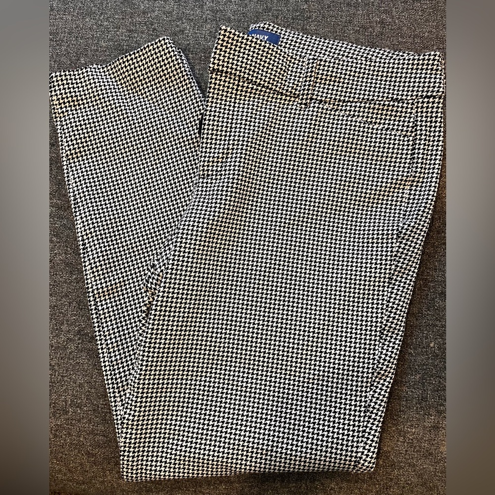 Old Navy Black and White Houndstooth Cropped Pants